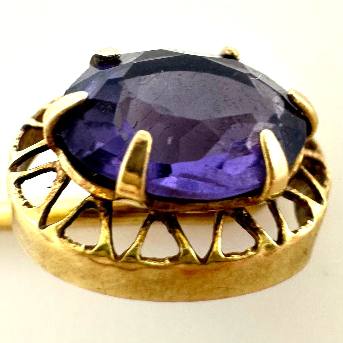 Antique Victorian solid 10kt yellow gold purple glass stick pin brooch
