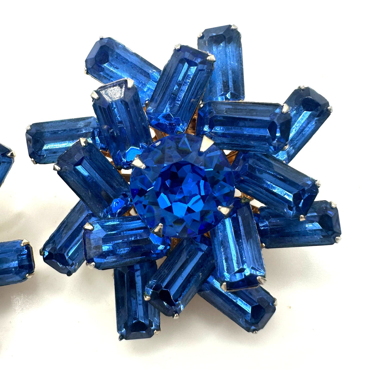 Vintage gold tone large royal blue glass rhinestones starburst clip on earrings