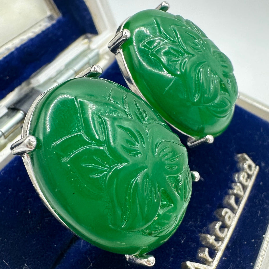 Shakira Caine vintage silver tone emerald green lucite cabochon clip on earrings
