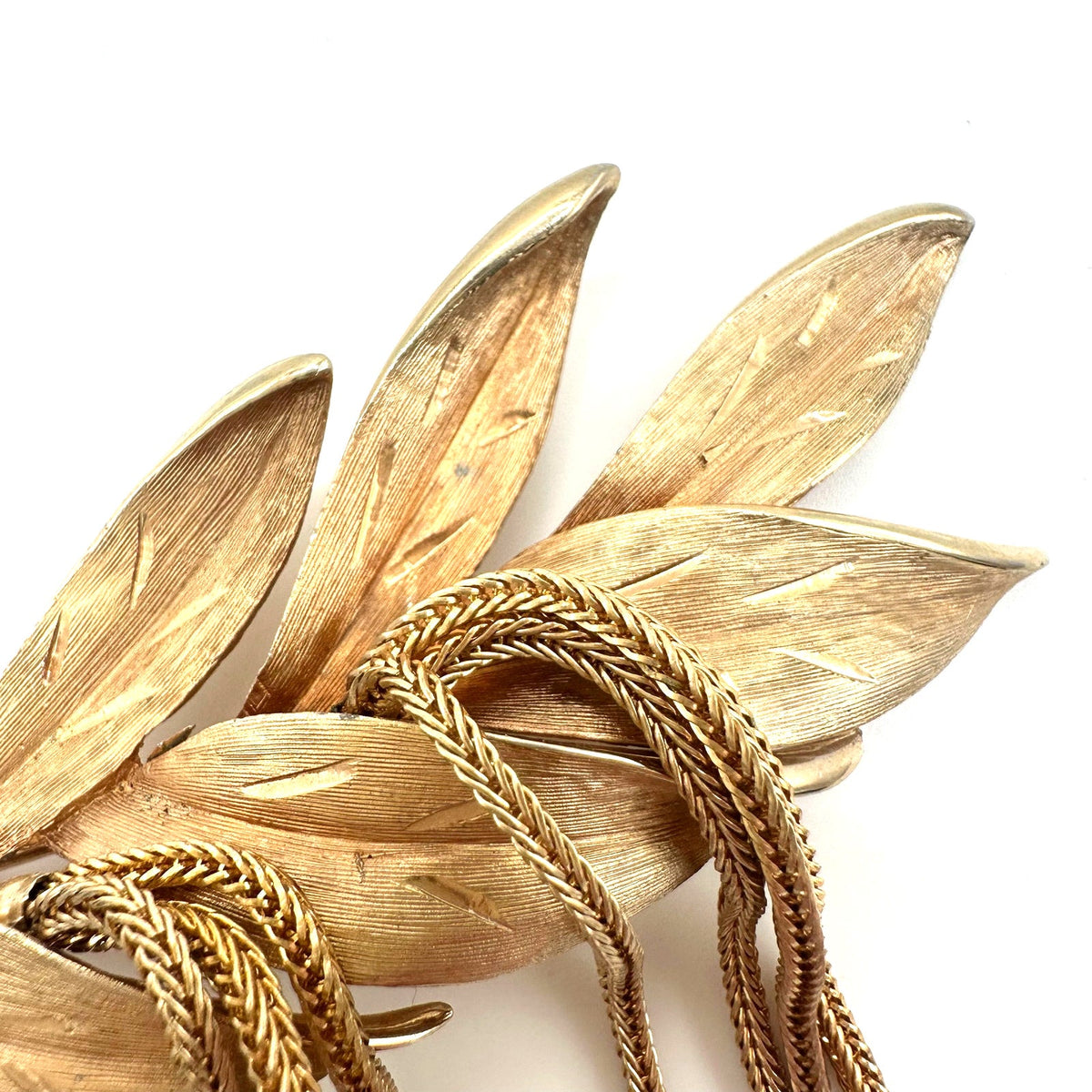 Vintage high end gold tone articulated foxtail chains leaf leaves brooch