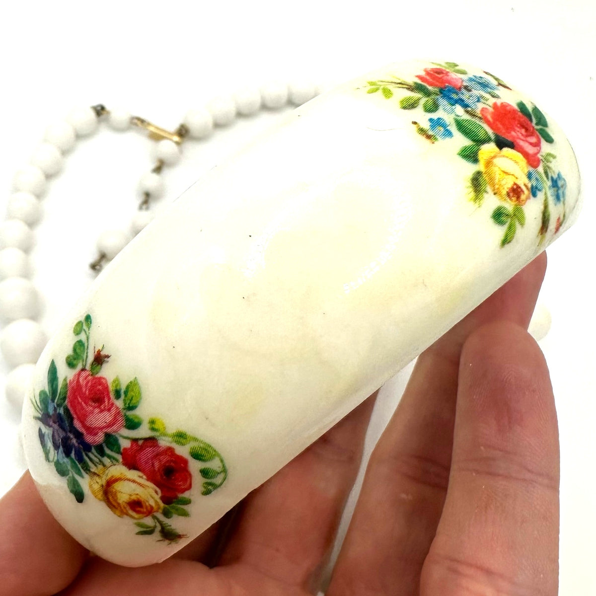 Hong Kong vintage floral white lucite bangle bracelet beaded graduated necklace