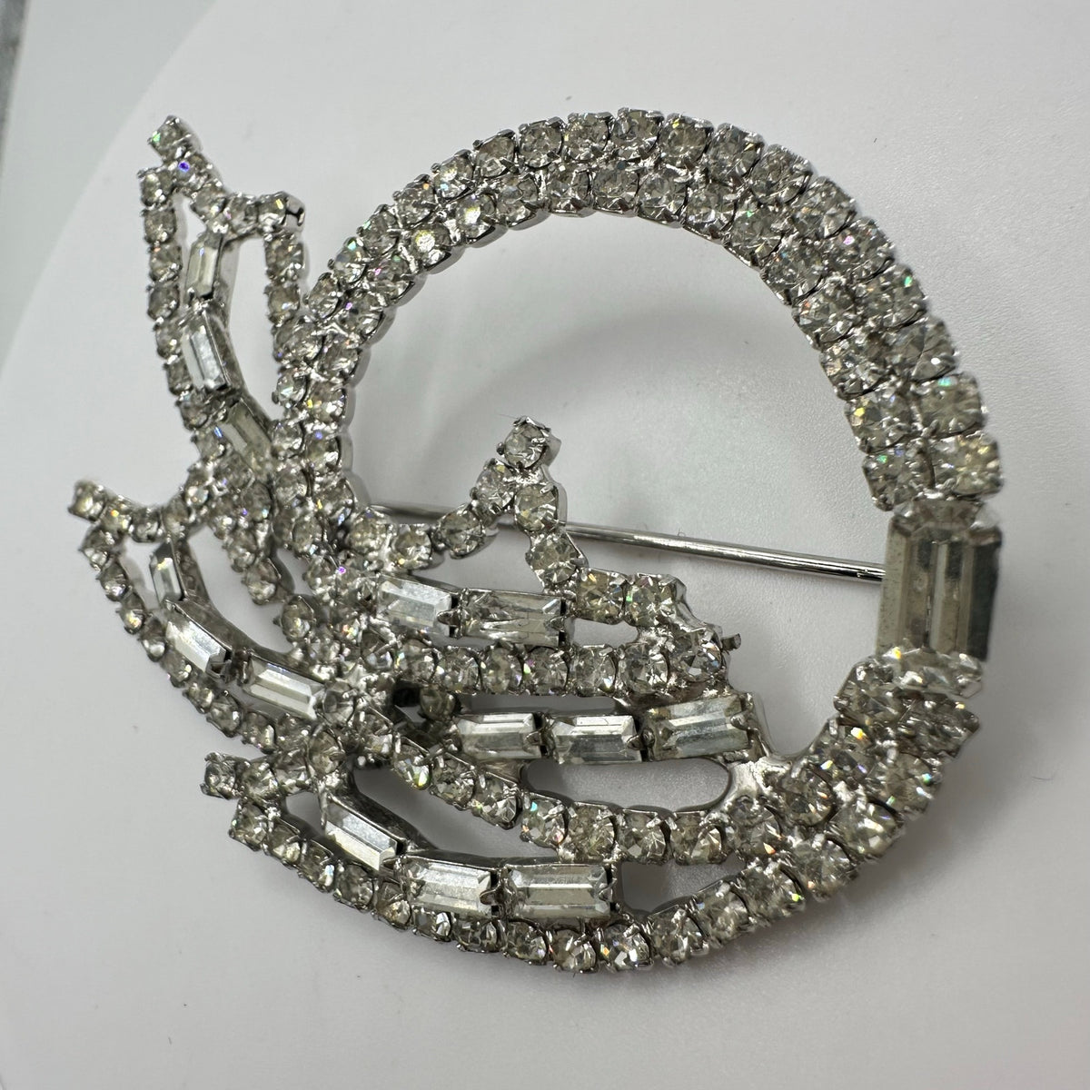 1950s vintage silver tone rhodium plated clear icy glass rhinestones brooch